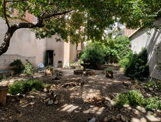 Casa adossada a Carrer del Baró d'Esponellà