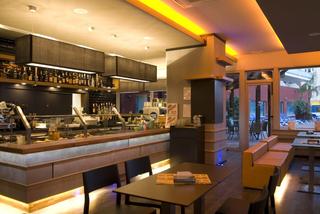 Location Local commercial  Calle manuel mena palma. Traspaso de resturante cafeteria