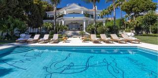 Rent Chalet  Calle edgar neville-ur el rodeo. Villa en primera linea de playa