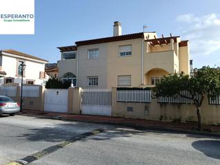 Maison jumelée à Calle mar cantabrico 30. Encantador chalet pareado en a. de la torre