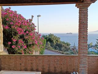 Xalet a El Candado. Chalet independiente con vistas a la bahía de málaga.