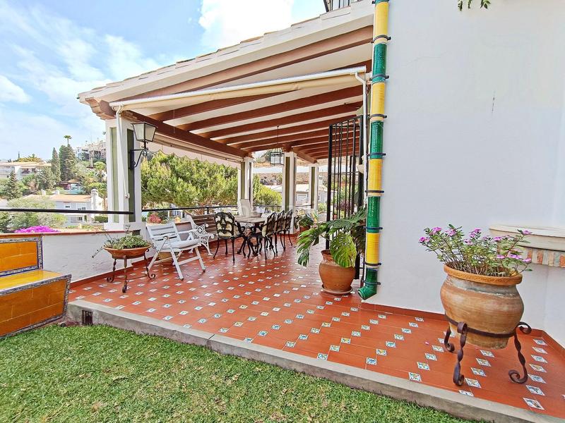 Foto 0d56ced8-da8c-4d5f-ac3f-c8b10c4dd330. Chalet avec chauffage parking piscine dans El Candado Málaga