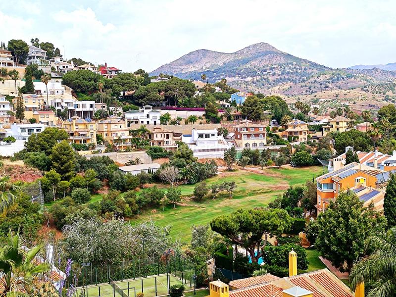Foto 4d76208f-e51d-46c9-8d2c-3040ecce201e. Chalet avec chauffage parking piscine dans El Candado Málaga