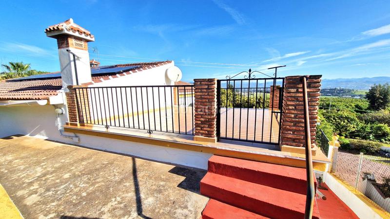 Foto 37fcf3be-232c-458f-86e8-0d0f4a52b6c9. Chalet mit parking pool in El Romeral-Peñón de Zapata Alhaurín de la Torre