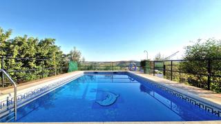 Masia a Periana. Encantadora casa rural en periana con amplio terreno y piscina
