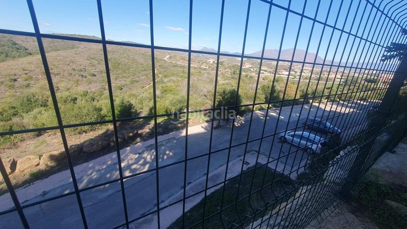 Foto e7bc1098-db4e-4bda-ac1c-4e8eb9b04e88. Piso  luminoso con gran terraza en vistalmar duquesa norte en Manilva