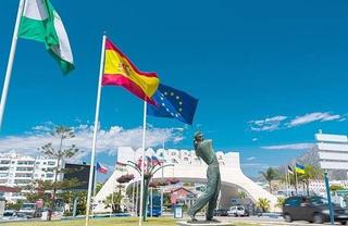 Lloguer Nau industrial  Calle platino. Parcela con nave y acceso para camiones en alquiler  excelente u