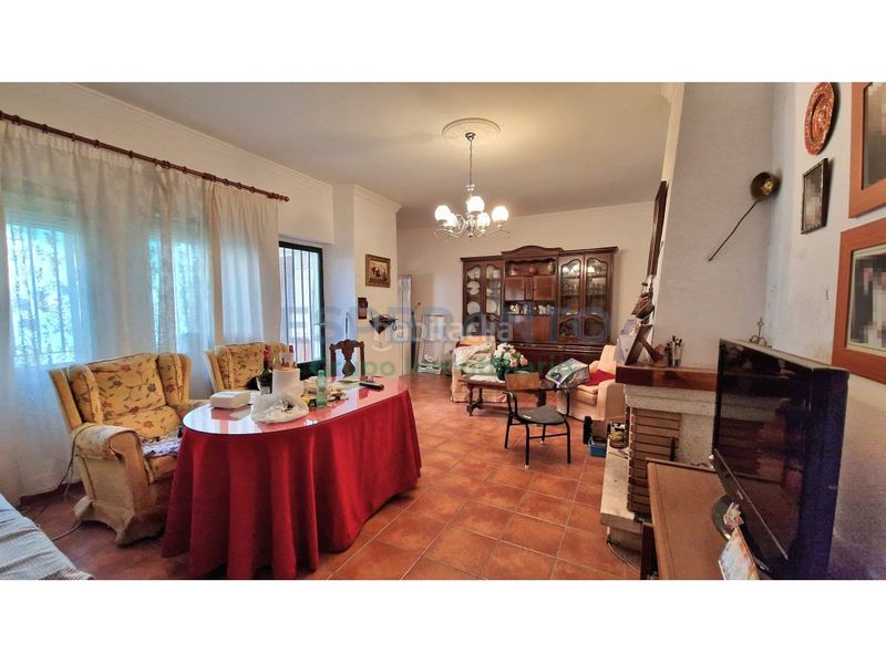 Foto 5780ad05-fbd5-4a23-bf3b-cee6fc8ee208. Casa amb aparcament a Centro Antequera