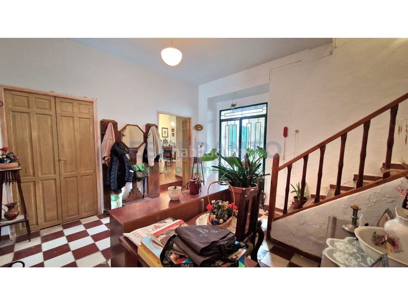 Foto a5b19f59-fe20-4729-9727-2da498c6bd75. Casa amb aparcament a Centro Antequera