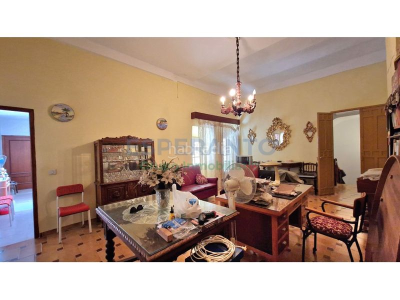 Foto a658a610-5f25-474f-8c5e-e742c9e1816b. Casa amb aparcament a Centro Antequera