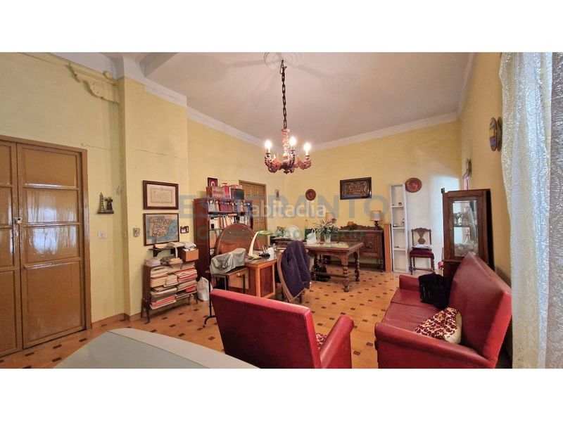 Foto cc0d746b-c2ac-4ea5-a3d8-250bc9bbe9ea. Casa amb aparcament a Centro Antequera