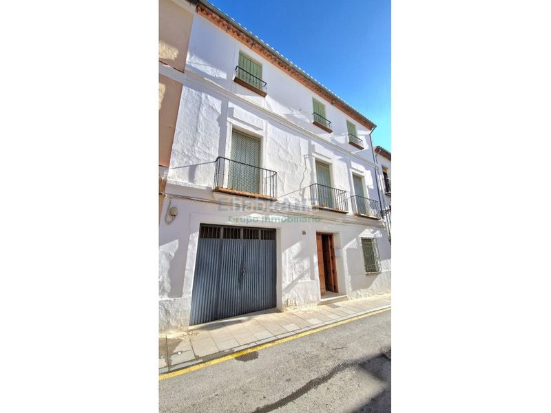 Foto d6930ac8-2e5b-4486-9911-8e06c01e707a. Casa amb aparcament a Centro Antequera