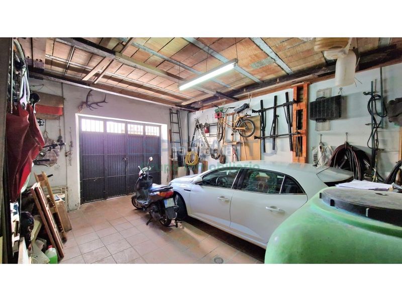 Foto de67bc3f-8aaa-47f0-80f7-eb3698a42c68. Casa amb aparcament a Centro Antequera