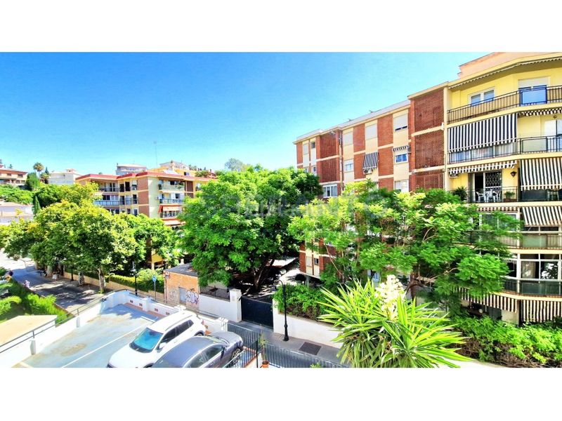 Foto 2067b325-c8d5-4307-bb10-27e3c6d3d113. Pis amb aparcament a Limonar Málaga