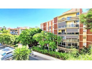 Flat  Republica argentina. Piso 4 habitaciones venta málaga