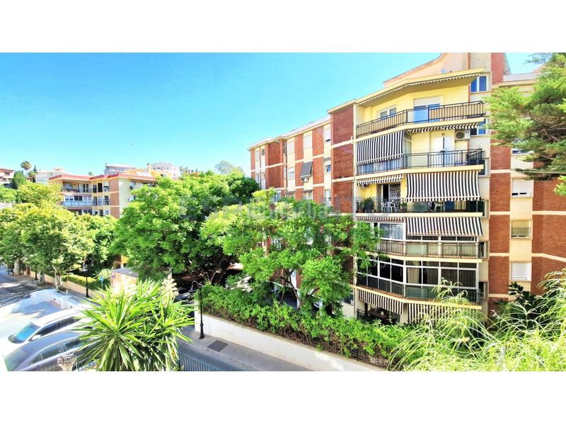 Foto 4c4048d0-fbad-421a-98cb-be8af0ac5393. Pis amb aparcament a Limonar Málaga