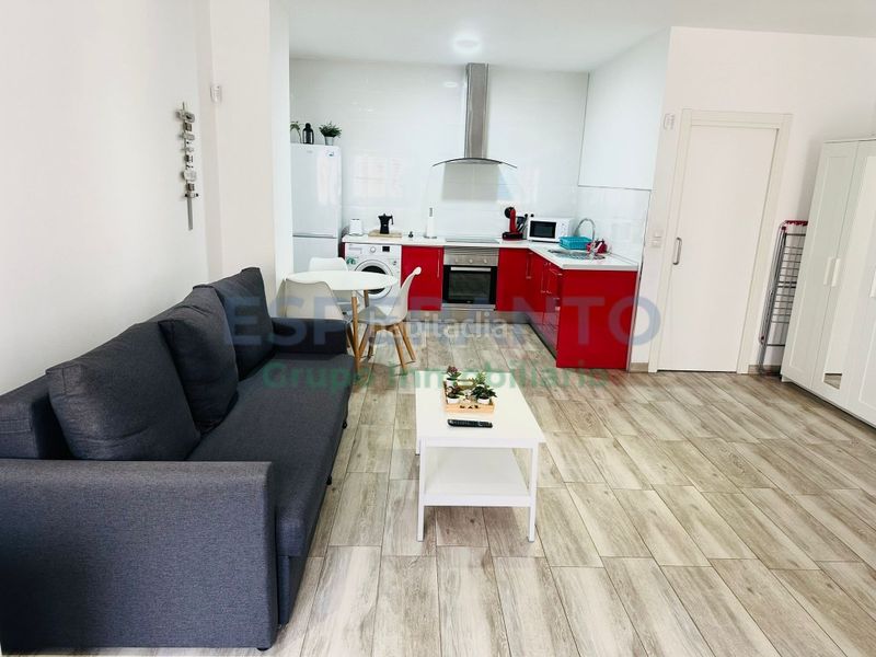 Foto 81cde7ce-36db-47b1-9e2a-e4a374ab16db. Estudi a El Molinillo - Capuchinos Málaga