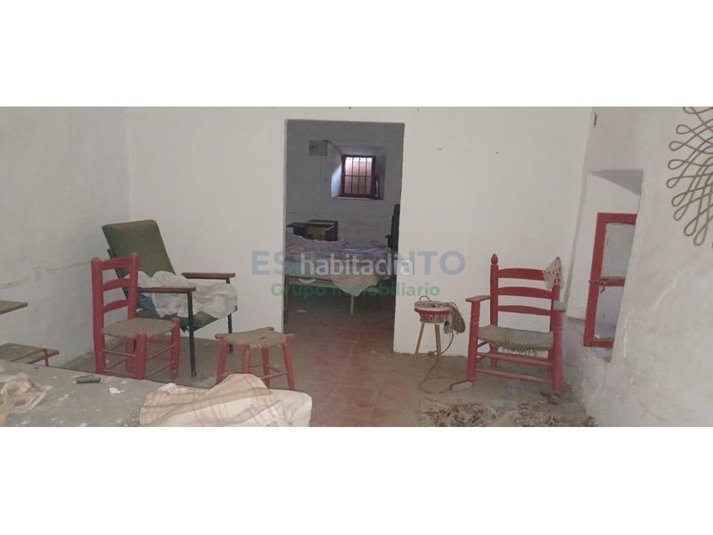 Foto f9d067f2-dd97-4055-9615-9cb796614f2c. Masia amb aparcament a Totalán