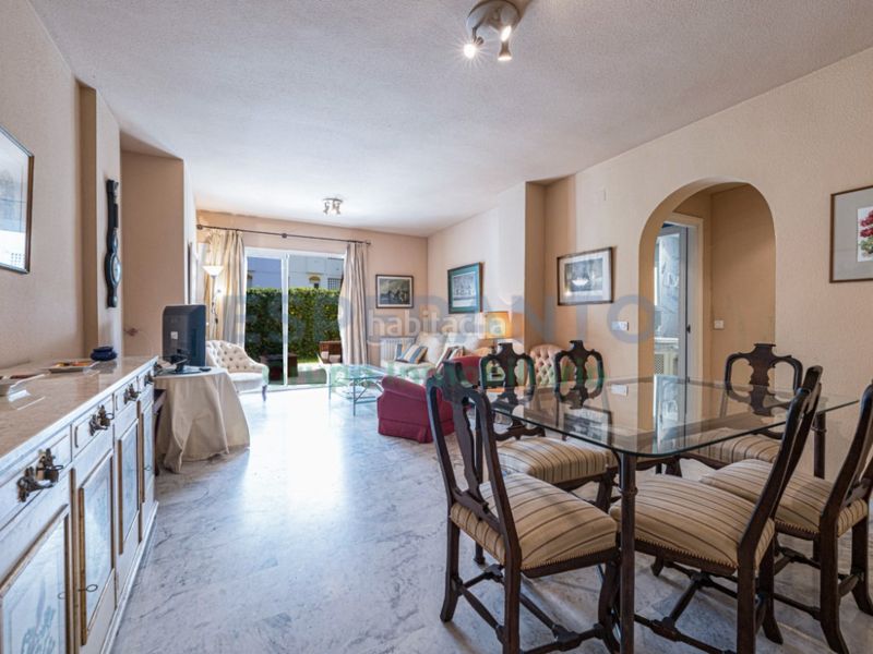 Foto e7f70bad-e85c-4a9c-b2f7-46100fe16505. Planta baixa amb aparcament a Guadalmina Baja Marbella