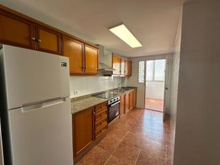 Miete Etagenwohnung in Zona Avenida del Mar. Alquiler de piso en avenida hermanos bou