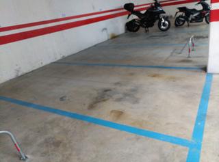 Aparcament cotxe  Carrer del bruc. Plaza de aparcamiento en finca seminueva