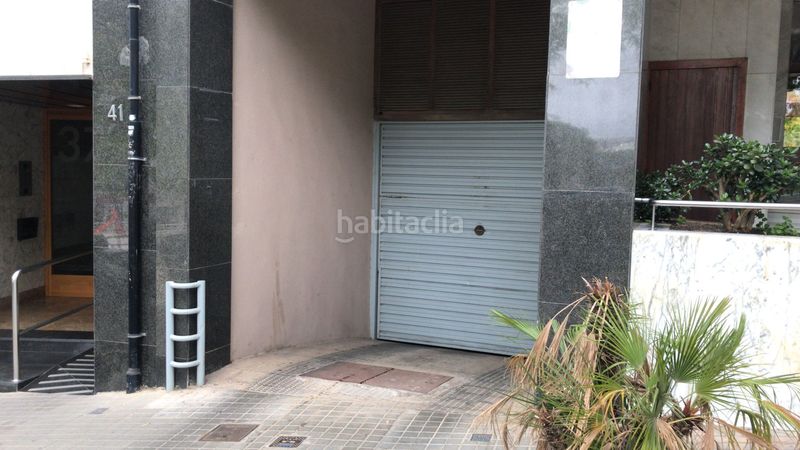 Foto 30fc6251-39eb-40f8-8288-9bee193f6beb. Parking coche plaza de aparcamiento coche mediano, finca señorial en Badalona