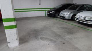 Aparcament cotxe a Bufalà. Plaza de aparcamiento coche mediano, finca señorial