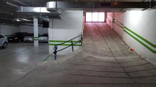 Aparcament cotxe a Bufalà. Plaza de aparcamiento coche mediano, finca señorial