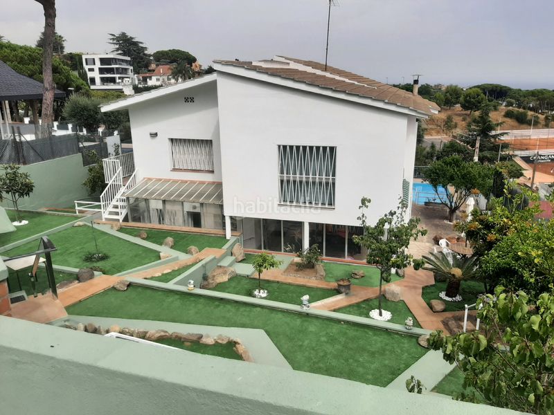 Foto 2cb51797-1df7-459e-ade6-87219a200f7e. Casa amb xemeneia calefacció aparcament piscina a Badalona
