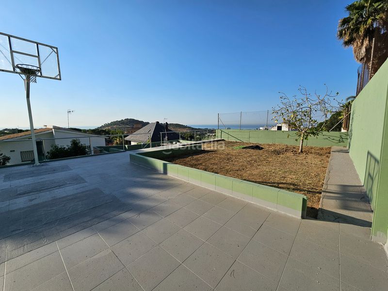 Foto 33e55bcd-606b-4e8c-b745-9df1259e032a. Casa amb xemeneia calefacció aparcament piscina a Badalona