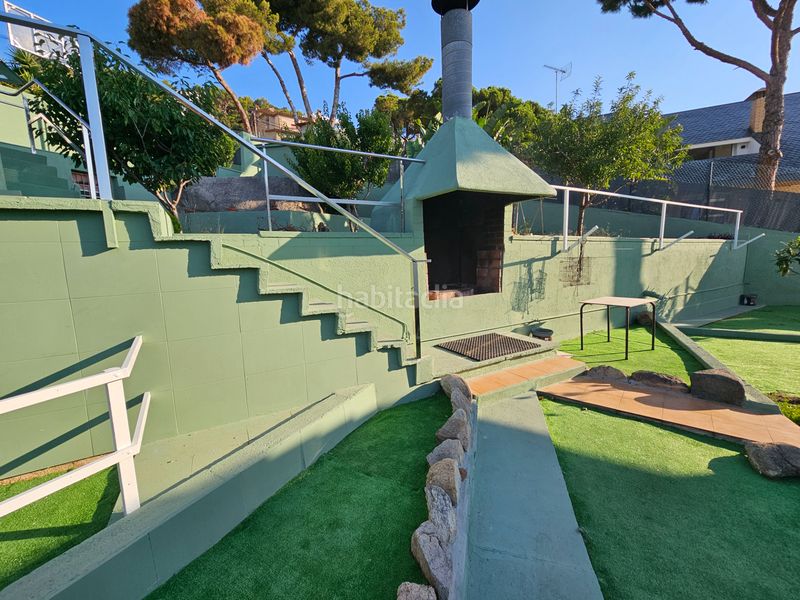 Foto cce72aab-8963-4a09-b8f7-036124a68ee0. Casa amb xemeneia calefacció aparcament piscina a Badalona