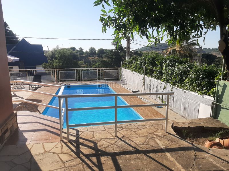 Foto e83d9fb4-41dd-4d12-aa52-28e955ae17b5. Casa amb xemeneia calefacció aparcament piscina a Badalona