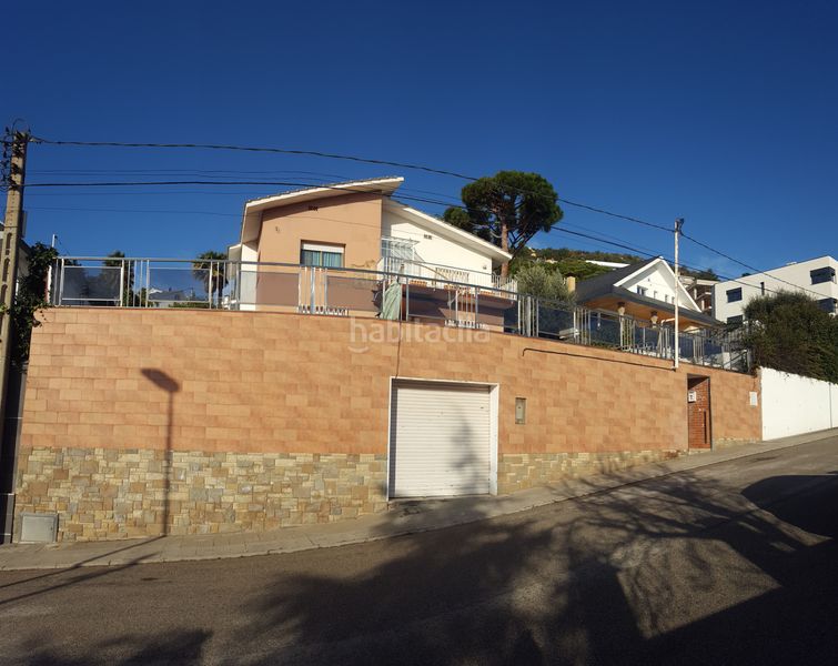 Foto ecf72afd-da25-4715-b4b8-13478adc6b6f. Casa amb xemeneia calefacció aparcament piscina a Badalona