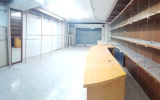 Lloguer Local Comercial a Llatí. Amplio local, ideal taller y oficina, o almacén