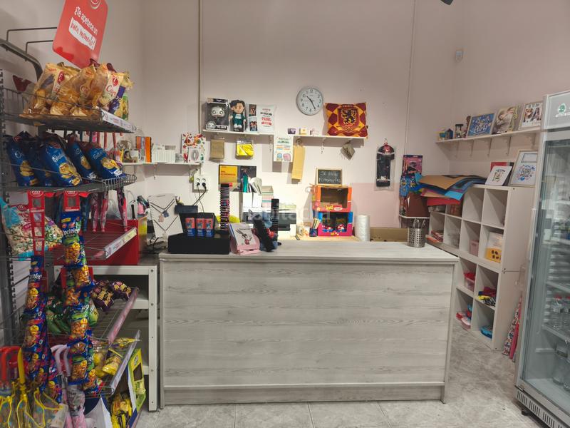 Foto 0df4e18b-6c23-4c20-8494-6894e9f311dc. Traspaso local comercial ¡¡ ocasión !! tienda de golosinas en funcionamiento en Badalona