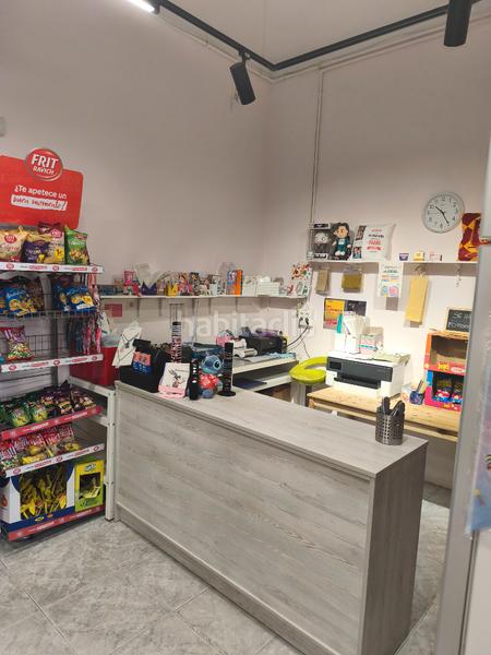 Foto 0ebccf0c-31d5-4771-94fc-cbf0822466cb. Traspaso local comercial ¡¡ ocasión !! tienda de golosinas en funcionamiento en Badalona