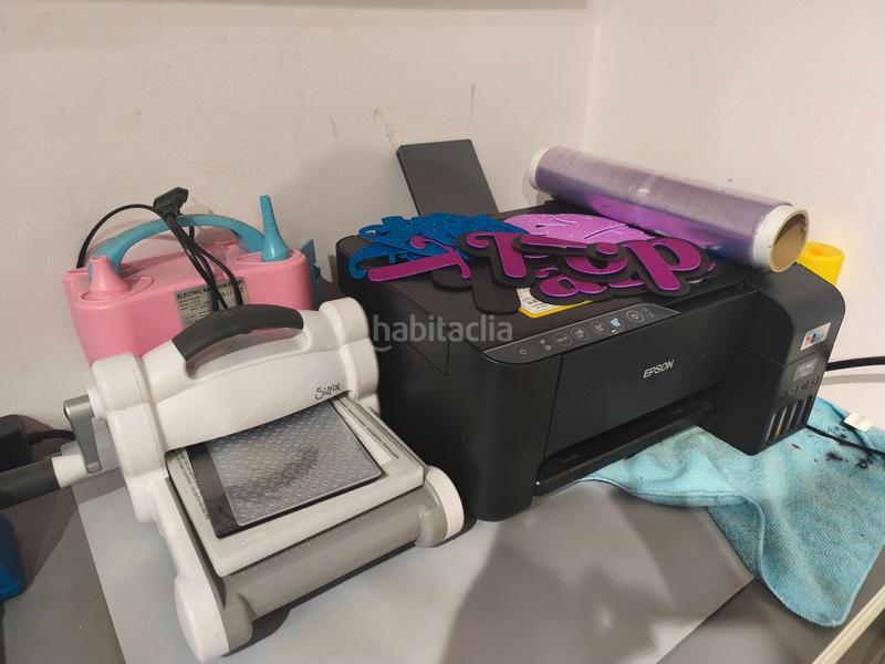 Foto 398ceaab-d28a-4417-9943-17e163da9d21. Traspaso local comercial ¡¡ ocasión !! tienda de golosinas en funcionamiento en Badalona