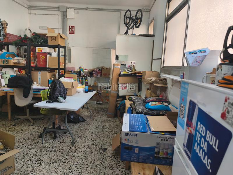 Foto 85cff56a-1687-4ef3-9d5e-f8cb4f9fc27f. Traspaso local comercial ¡¡ ocasión !! tienda de golosinas en funcionamiento en Badalona