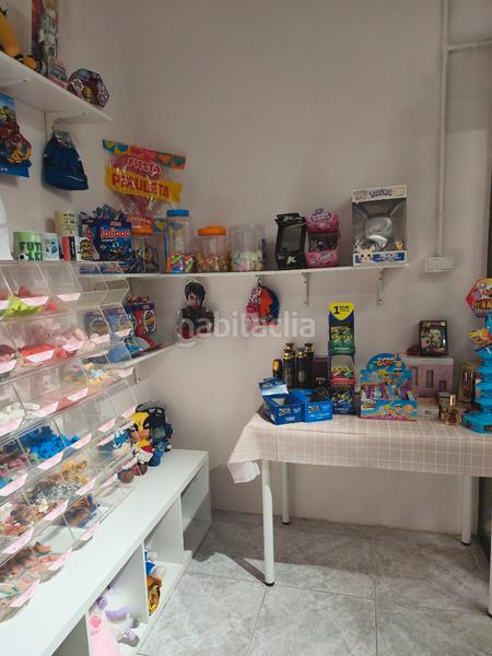 Foto 89ee4b2a-7371-4abd-9c9e-56e0814e2898. Traspaso local comercial ¡¡ ocasión !! tienda de golosinas en funcionamiento en Badalona