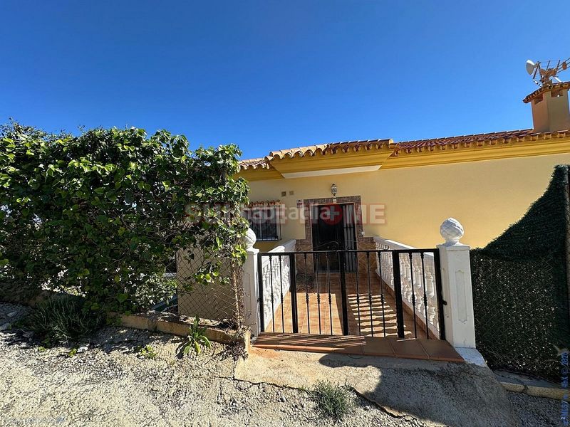 Foto 9ff81a3d-b0eb-4654-8395-e9a3ca1d8ab9. Country house with pool in Almayate Bajo