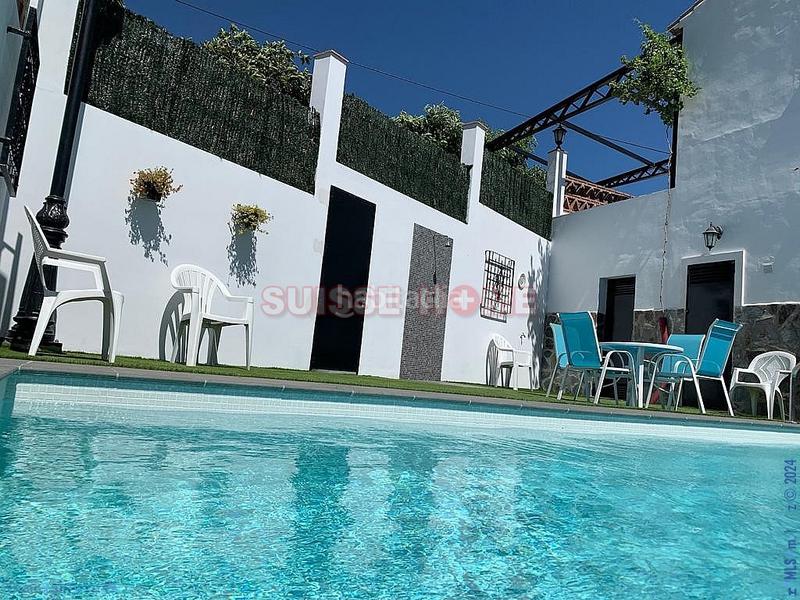 Foto 5c044be6-217a-4082-b242-29532ac9dad6. Casa amb aparcament piscina a Torrox pueblo Torrox