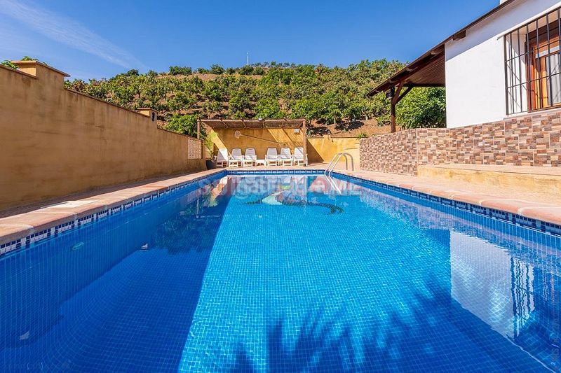 Foto 82b18fd4-8f5d-4195-b760-93205f76eb5c. Casa amb calefacció aparcament piscina a Benajarafe