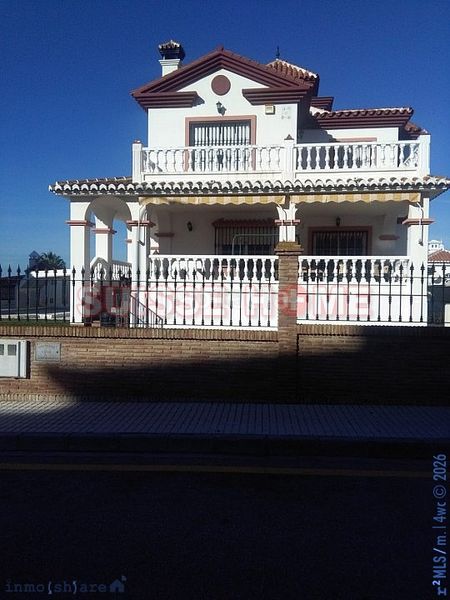 Foto ba5790cd-831c-4bc5-ad73-6d5a15917efa. Xalet amb piscina a Viña Málaga Torre del Mar