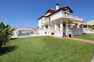 Chalet in Viña Málaga. Fantástica villa en torre del mar