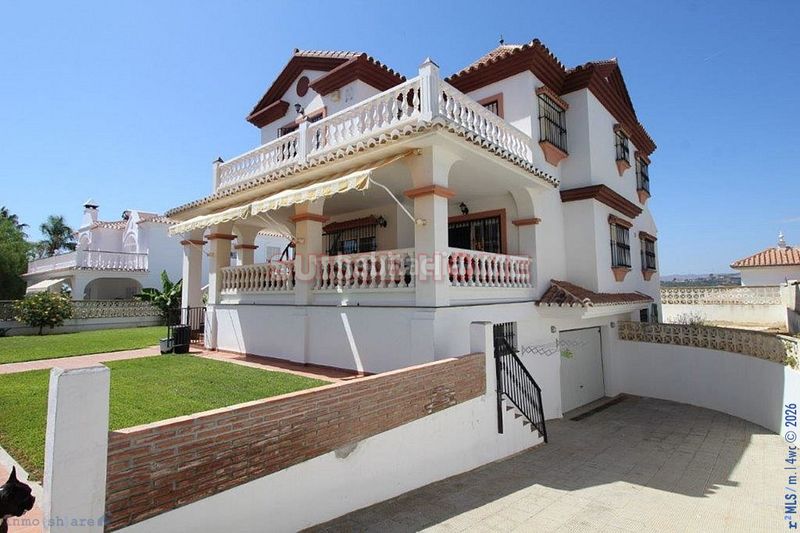 Foto df56e5e2-2e29-40e5-a71a-ee58d60c411c. Xalet amb piscina a Viña Málaga Torre del Mar