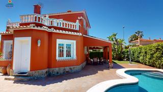 Chalet  Avenida de picasso. Villa