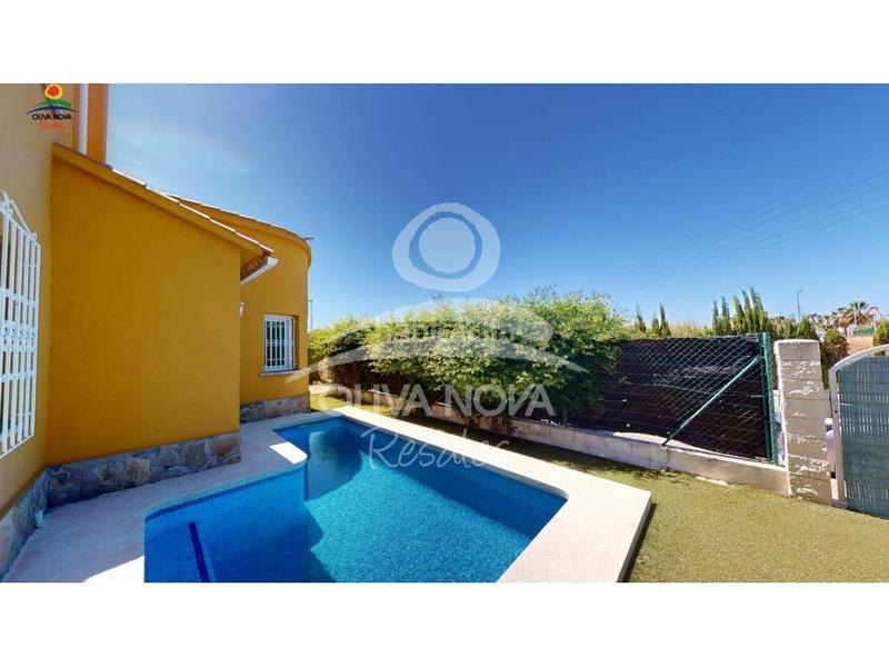 Foto 0abb422e-b0ea-4db1-abaa-e2b029816880. Casa con parcheggio piscina in Oliva nova Oliva