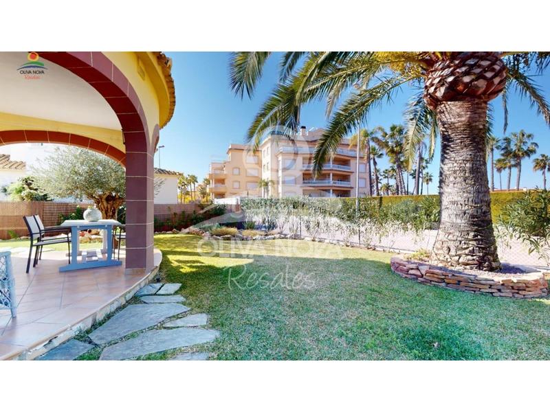 Foto 22d674c1-2248-44b2-888a-df03713bbdd1. Maison avec parking dans Oliva nova Oliva