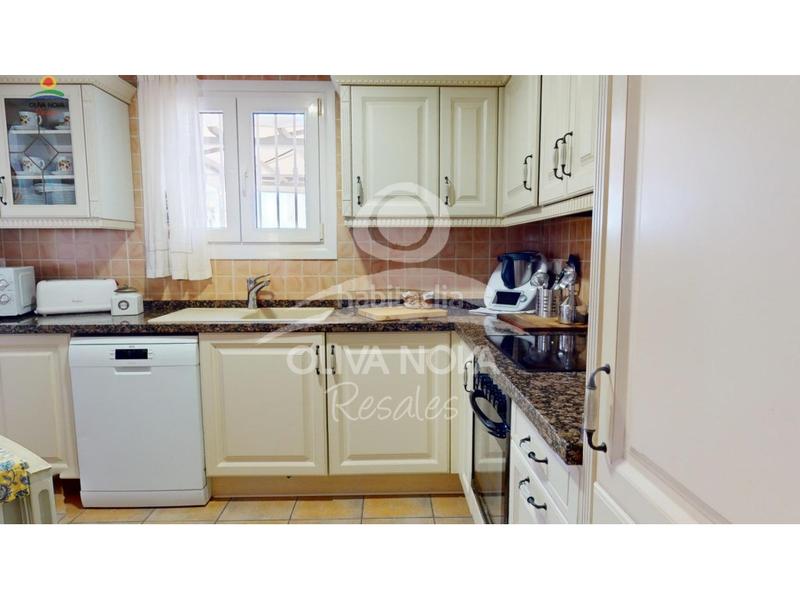 Foto 5ba76f1a-6dde-4ed9-be40-1c302acd0515. Maison avec parking dans Oliva nova Oliva