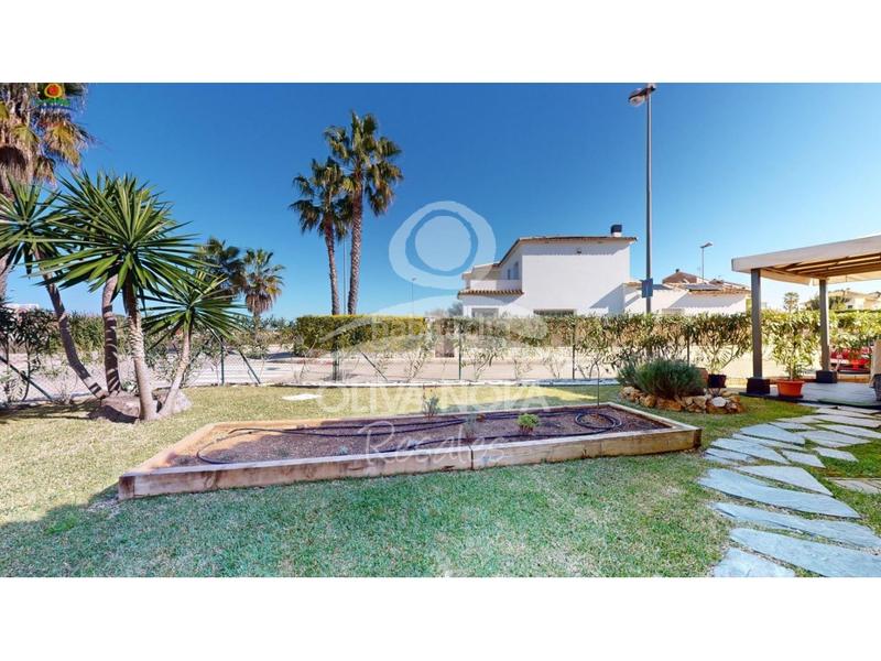 Foto 759222c4-e624-46a2-bb99-f5ee40a1c140. Maison avec parking dans Oliva nova Oliva